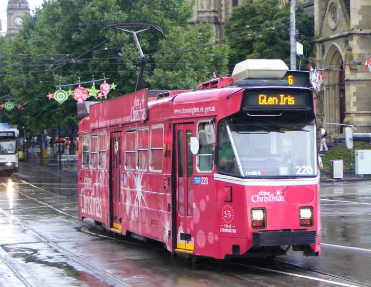 Yarra%20Trams%20Z3%20Christmas%20tram%20