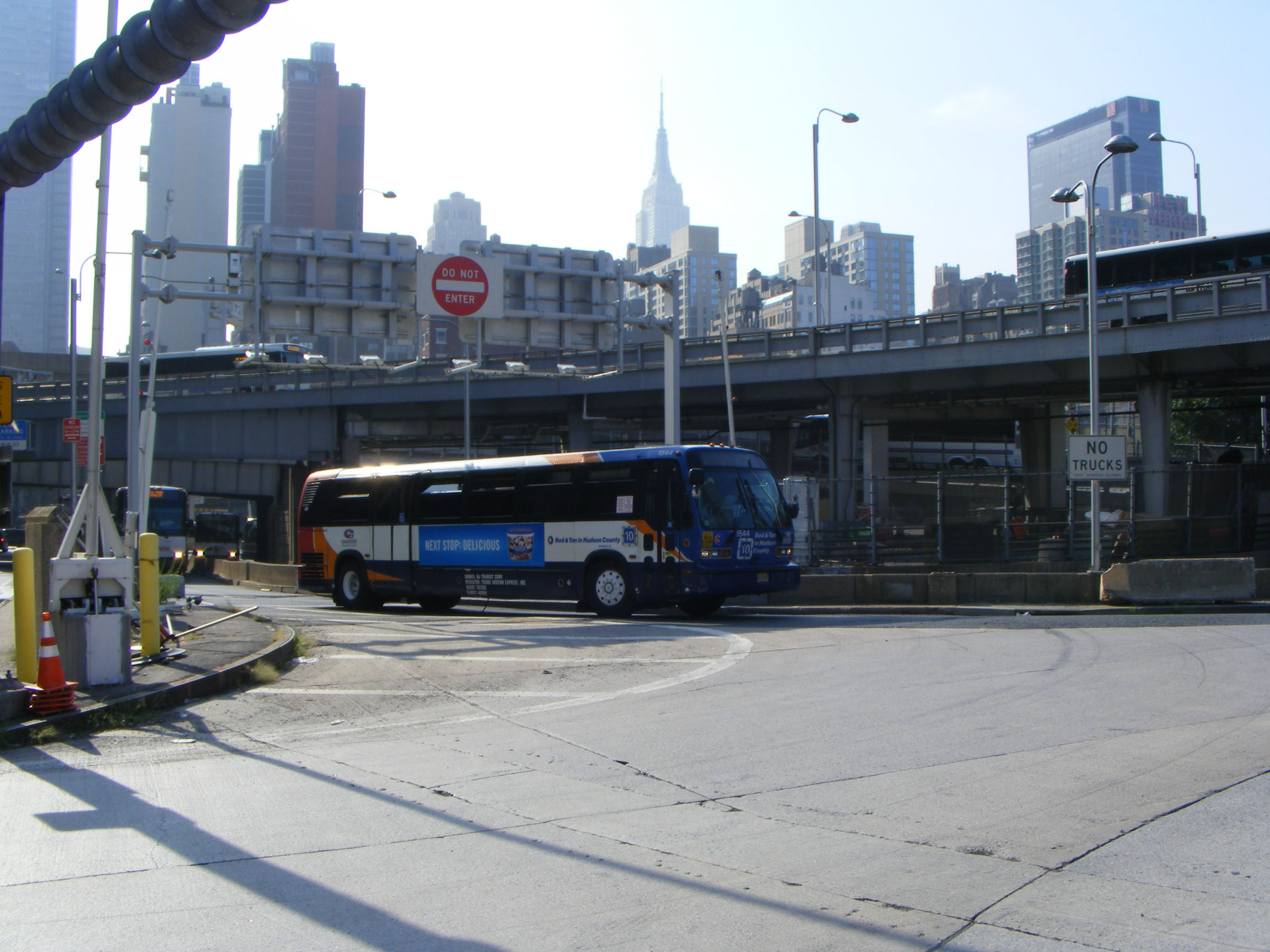 Coach USA Red & Tan - SHOWBUS International PHOTO GALLERY - USA