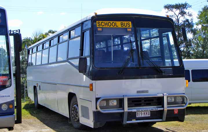 Polley's Coaches | australia.SHOWBUS.com BUS IMAGE GALLERY | Queensland